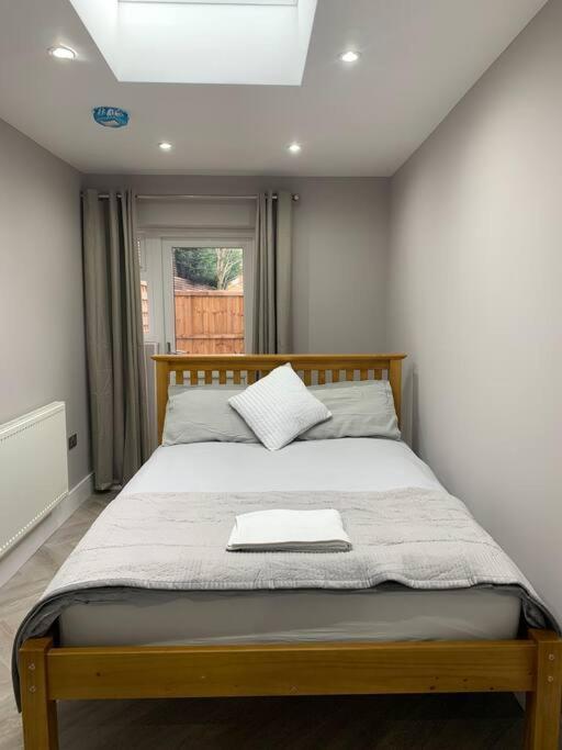 Stunning Semi Detached In West Wimbledon Appartement Londres