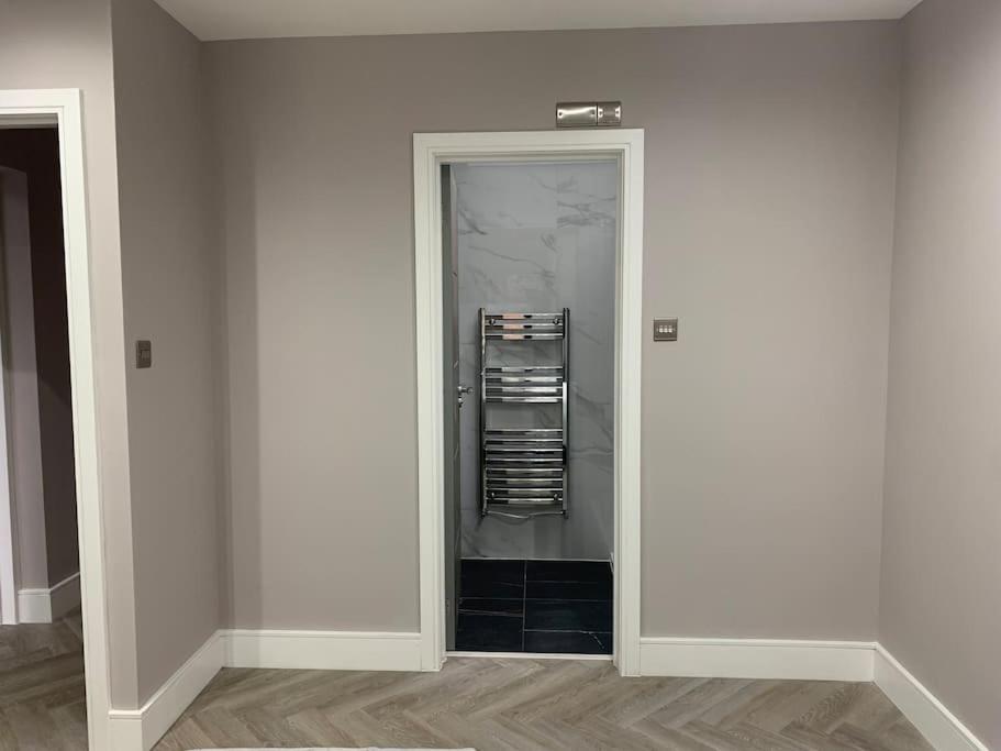 Appartement Stunning Semi Detached In West Wimbledon *