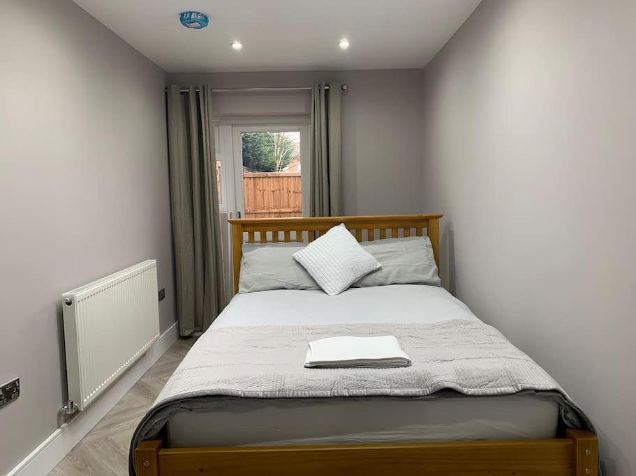 Stunning Semi Detached In West Wimbledon Londres